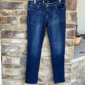 Kut size 8 Catherine Boyfriend.  Dark.  No distressing